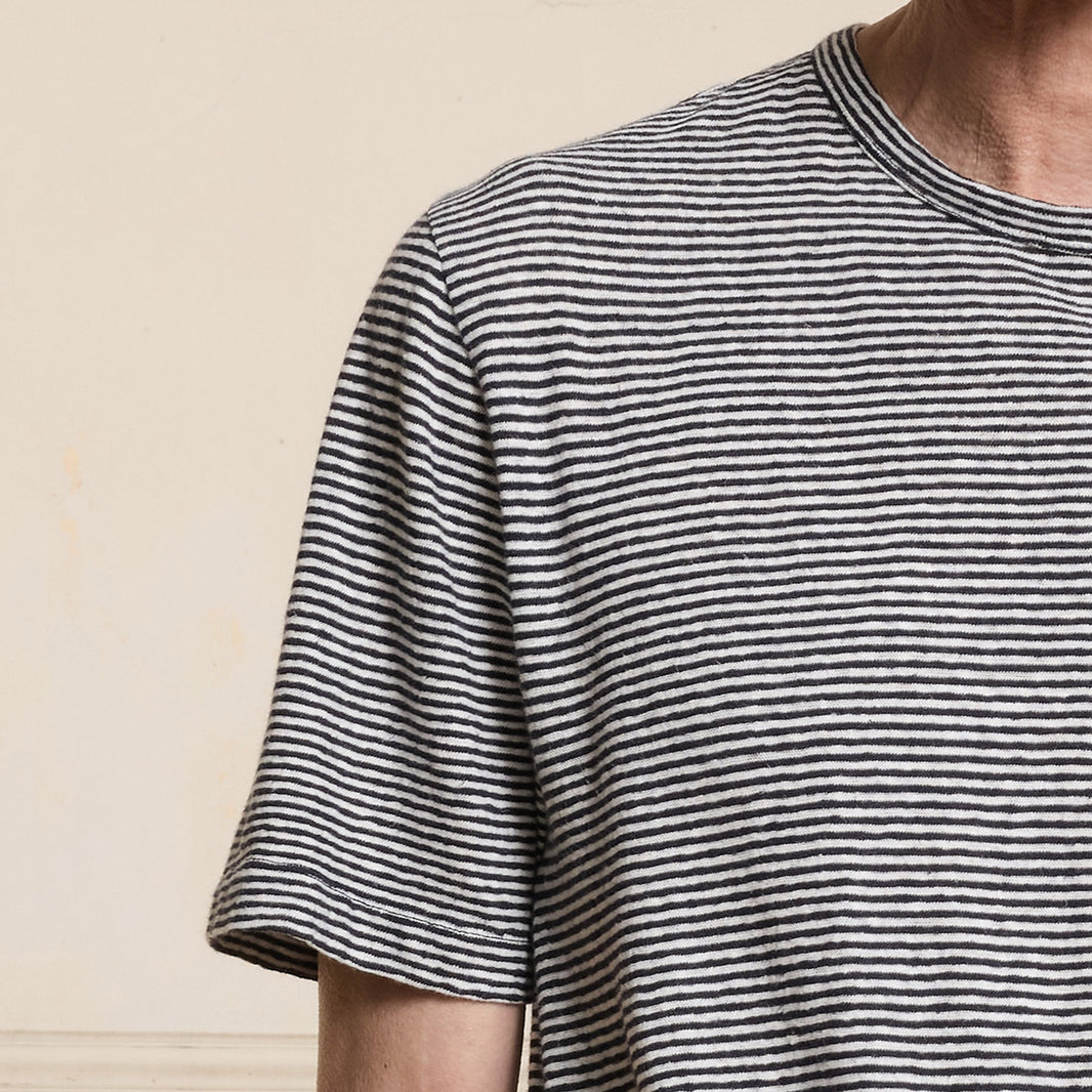 Tee-shirt en coton et lin à rayures marine et blanches