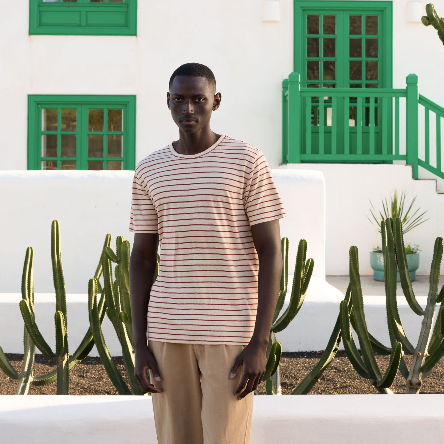 T-shirt en coton et lin écru à rayures bordeaux