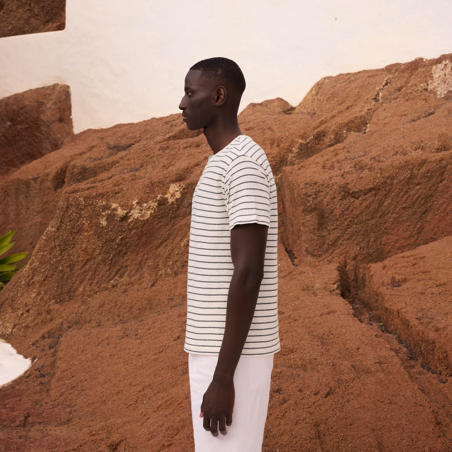 T-shirt en coton et lin à rayures écrues et vertes