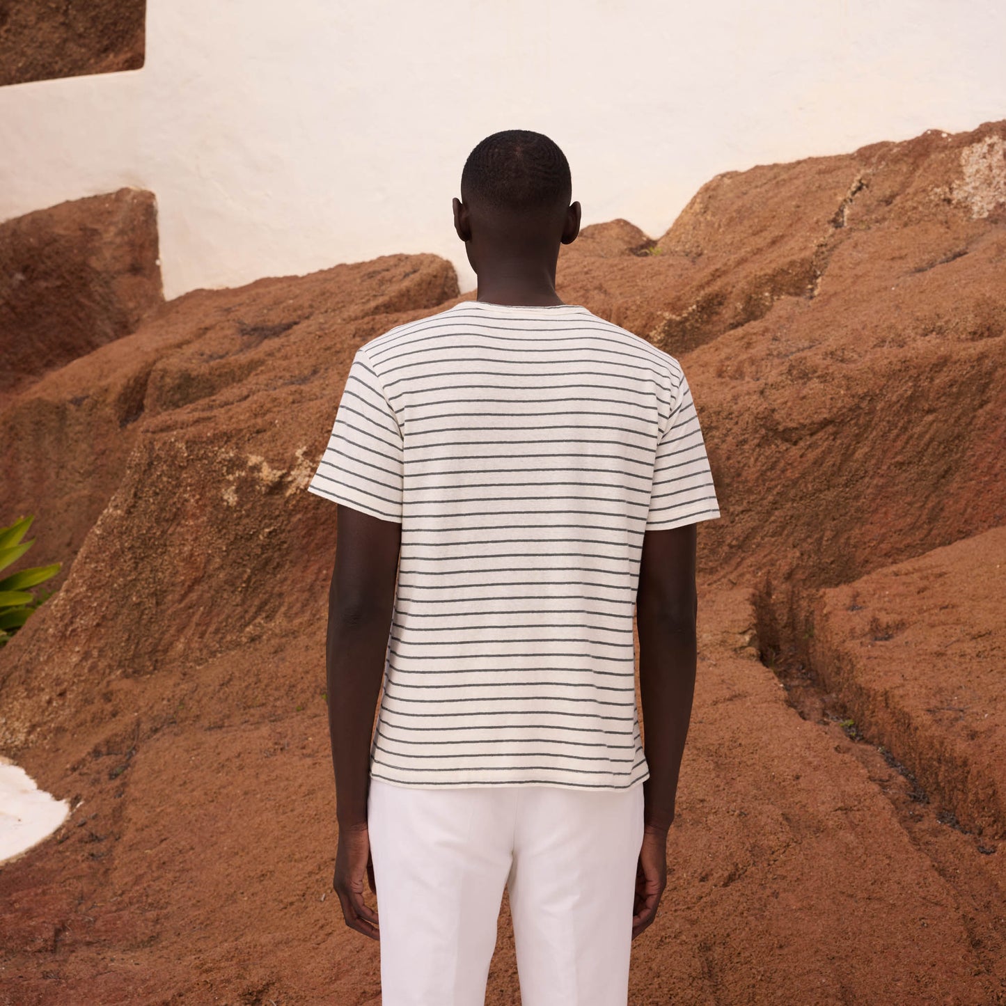 T-shirt en coton et lin à rayures écrues et vertes