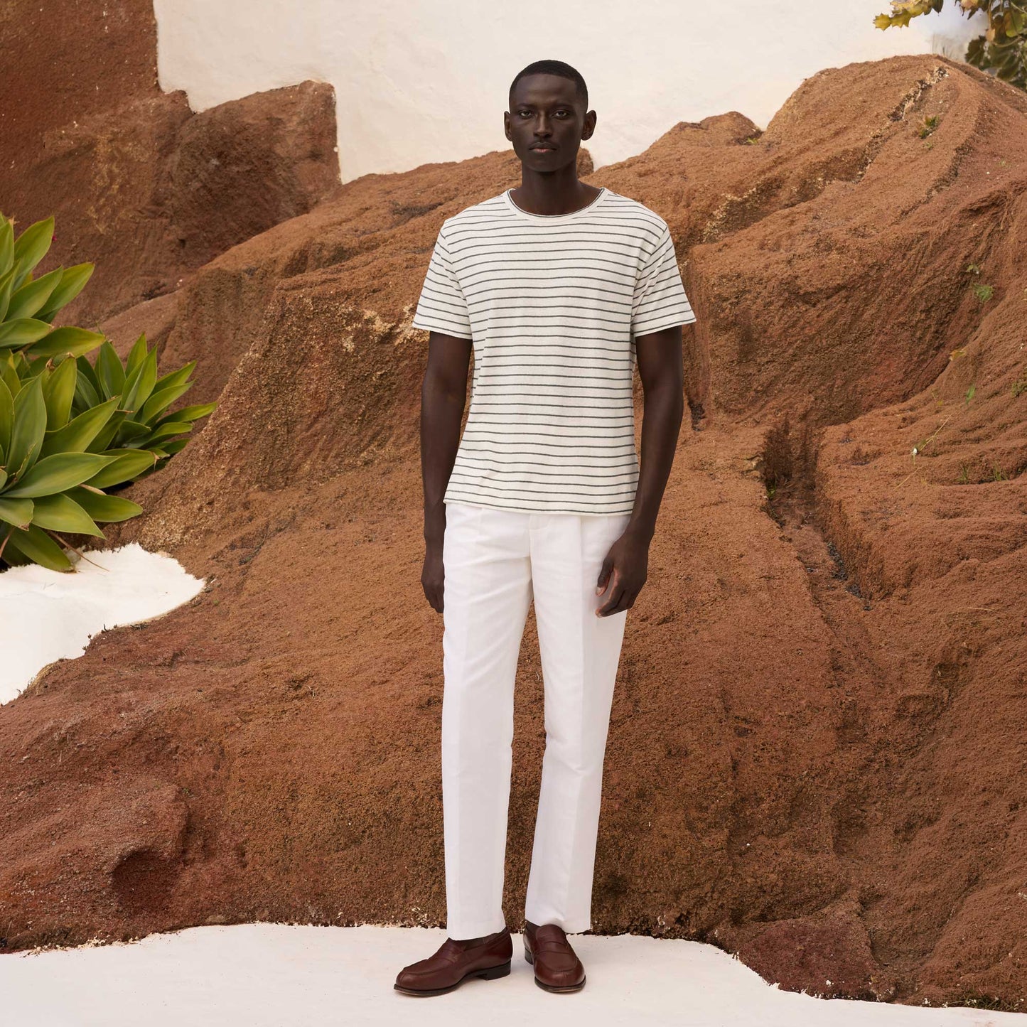 T-shirt en coton et lin à rayures écrues et vertes