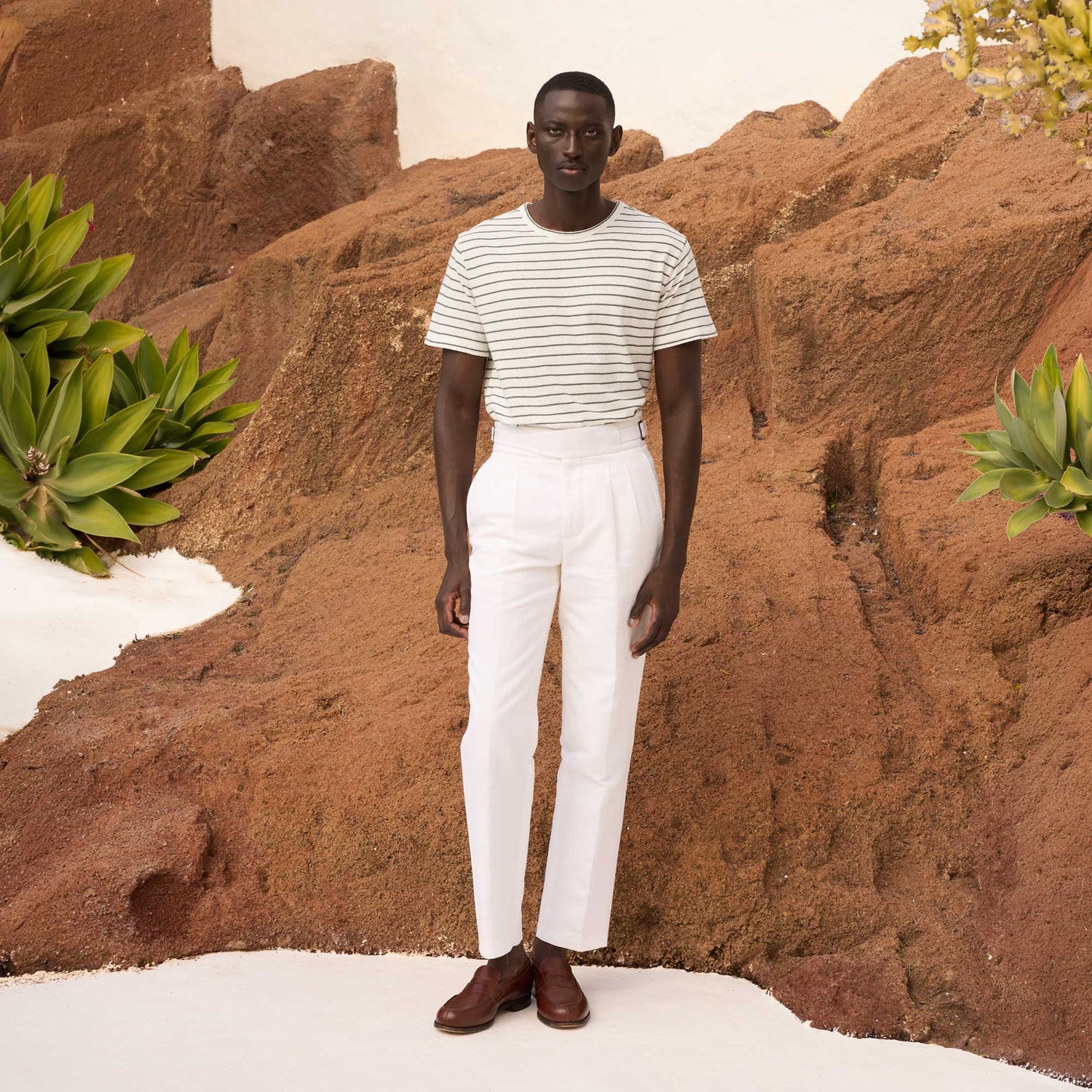 T-shirt en coton et lin à rayures écrues et vertes