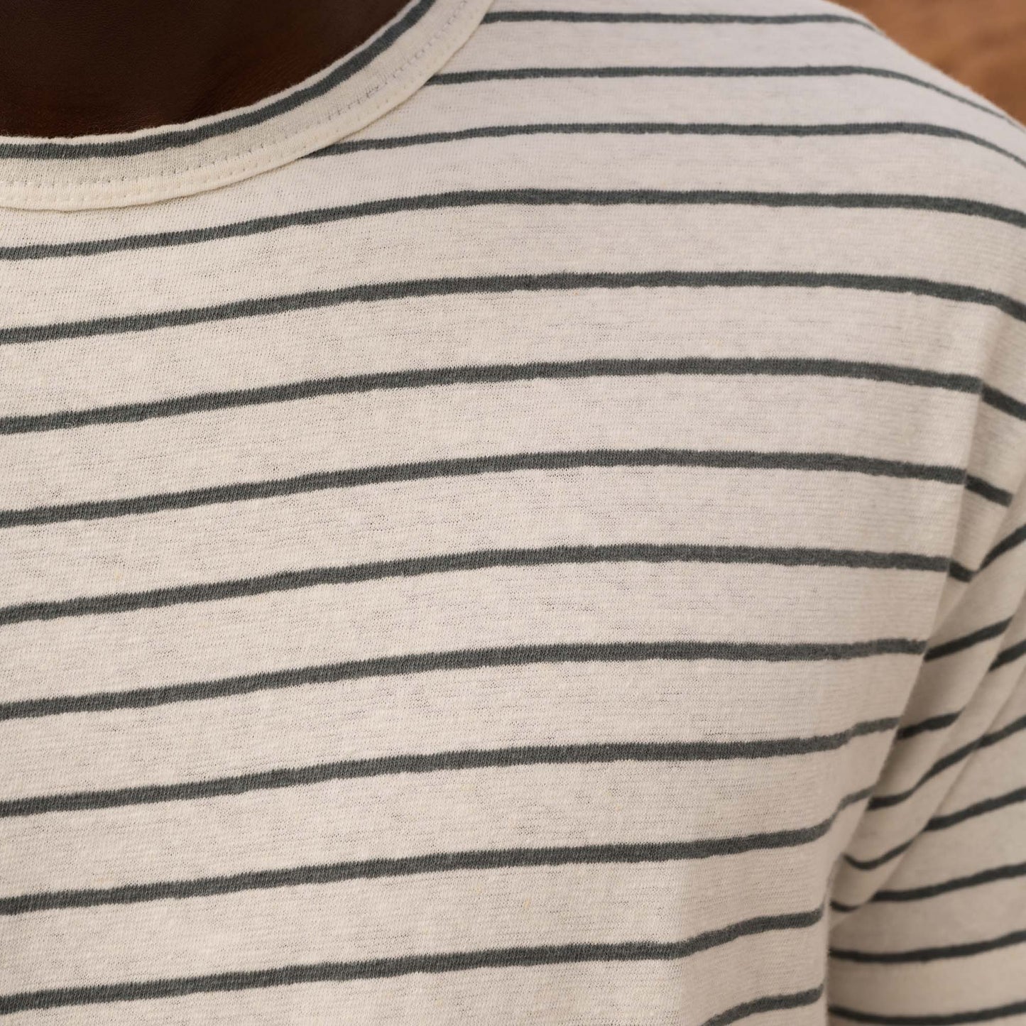 T-shirt en coton et lin à rayures écrues et vertes