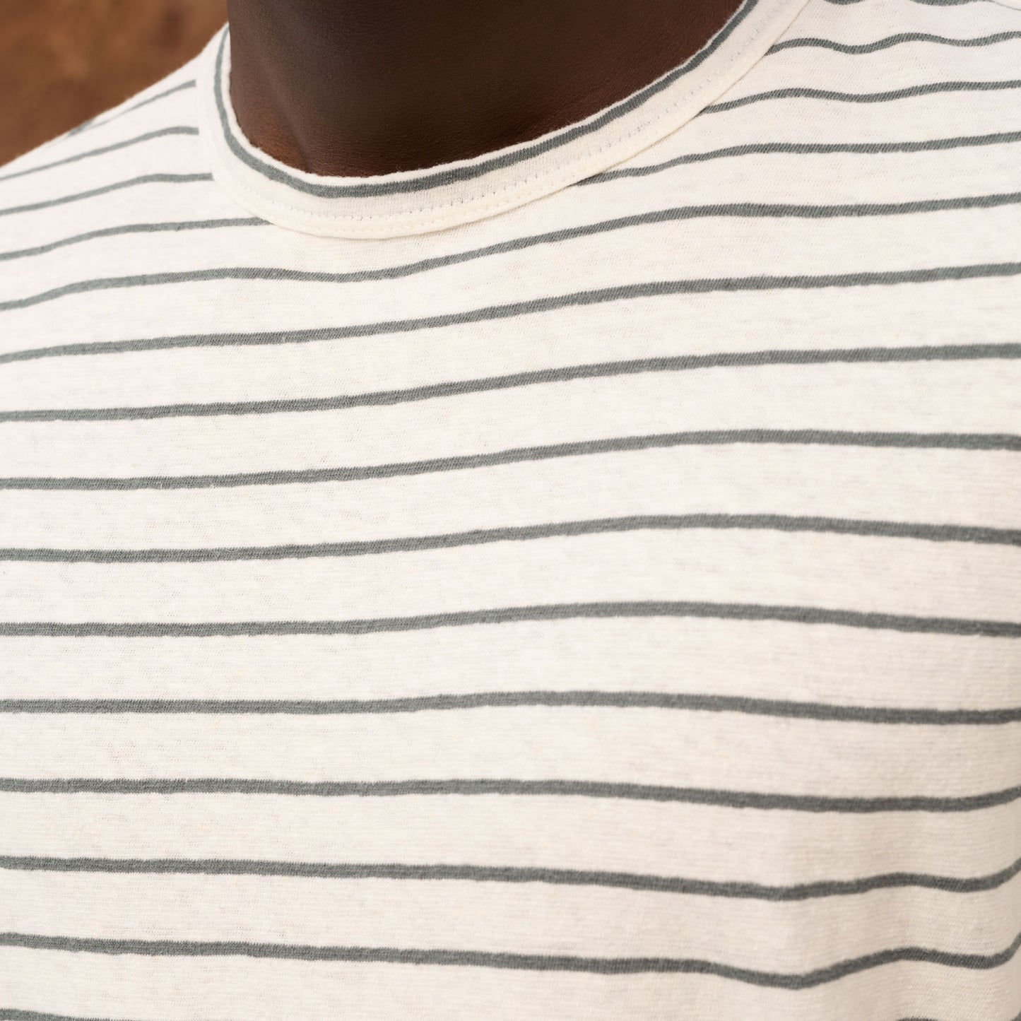T-shirt en coton et lin à rayures écrues et vertes