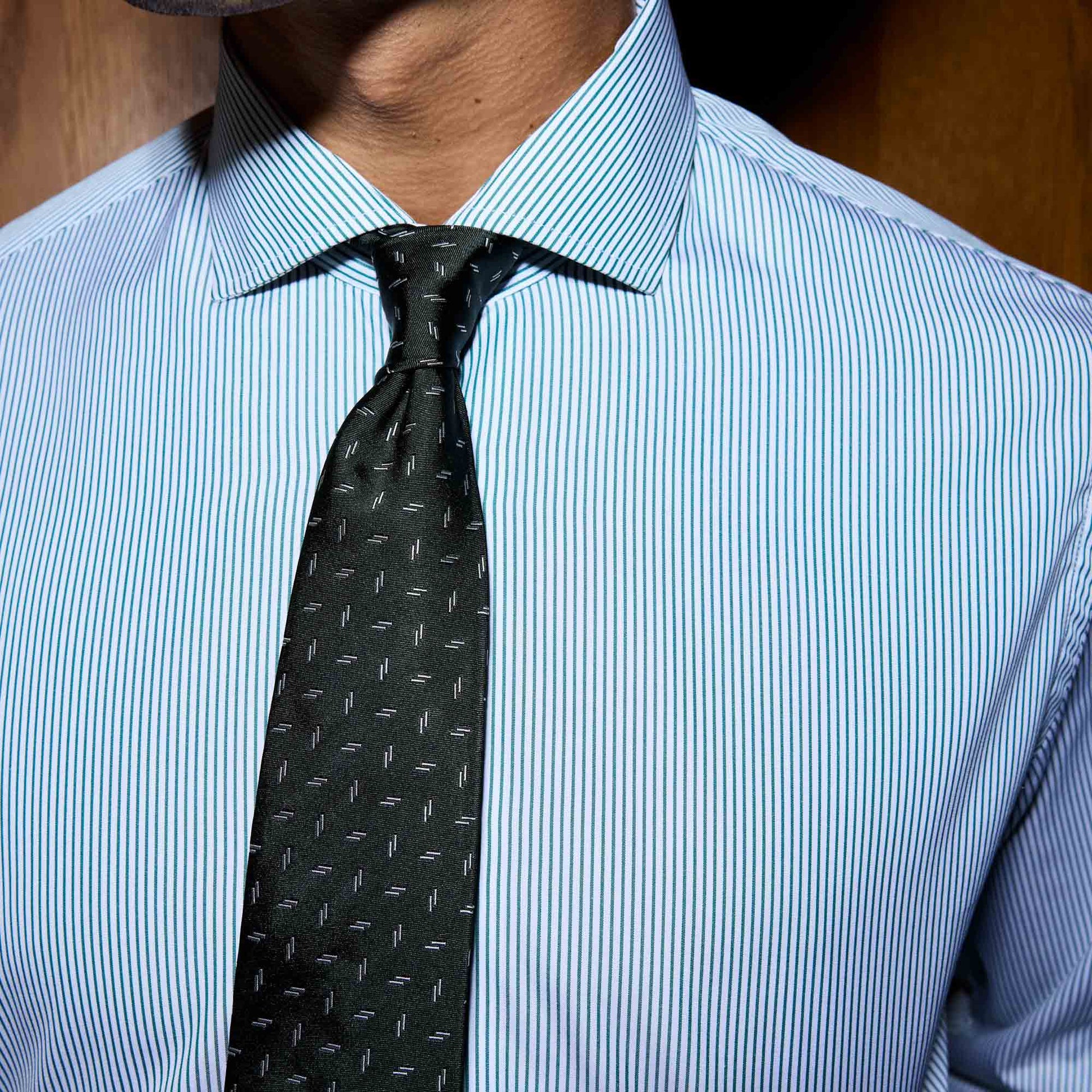 Cravate en soie verte à motifs