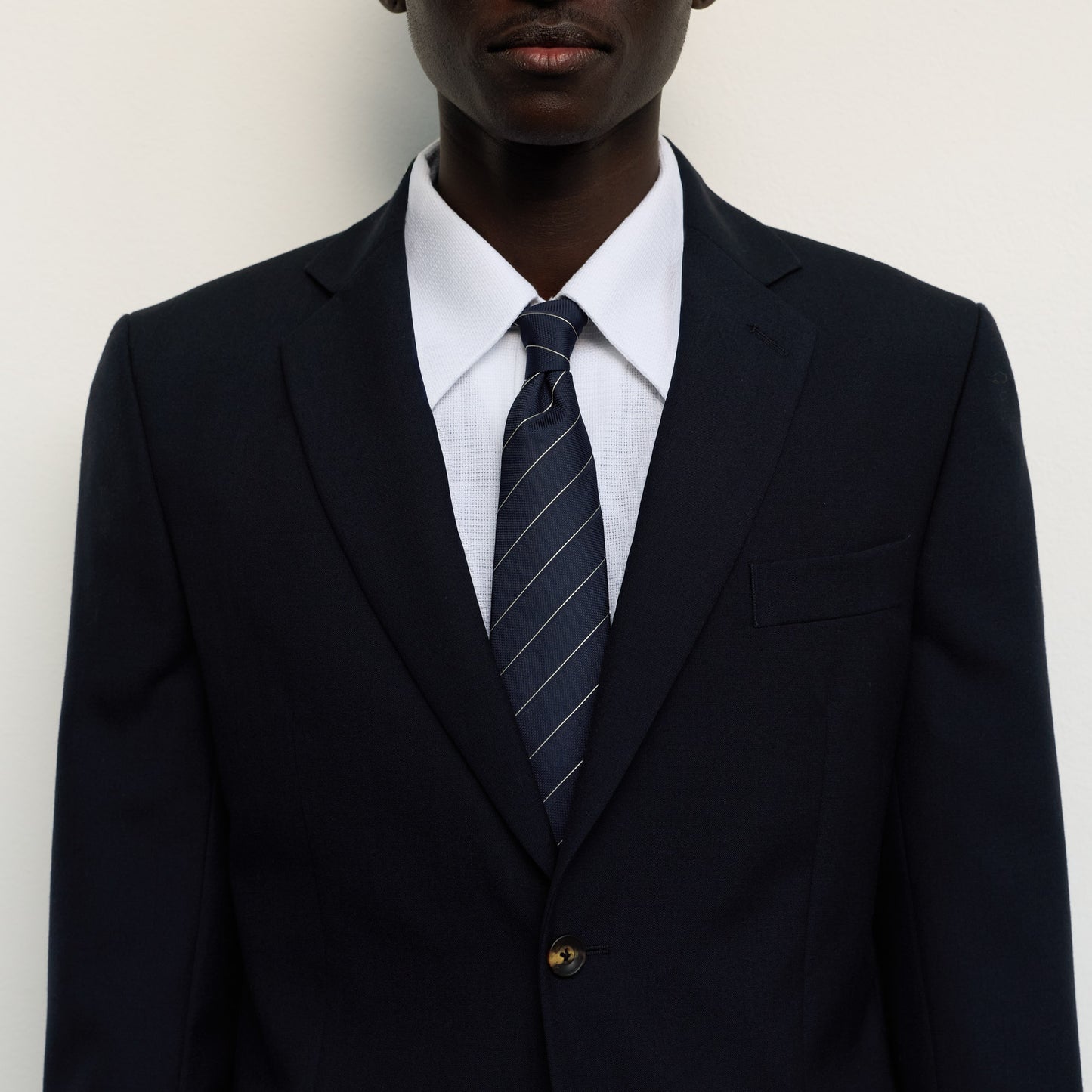 Cravate en soie bleu rayure marine