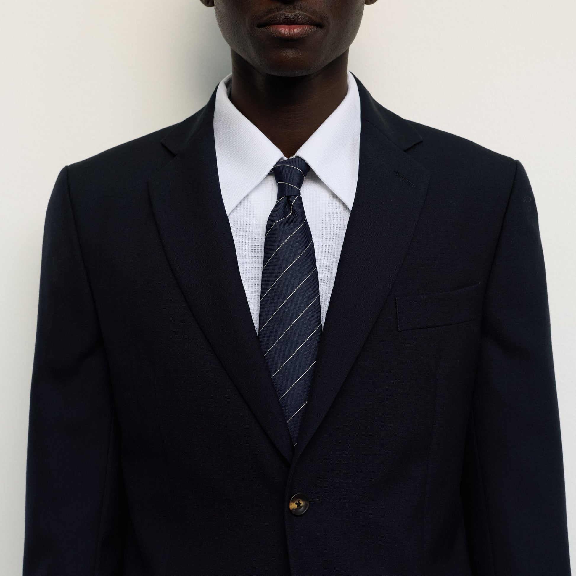 Cravate en soie bleu rayure marine