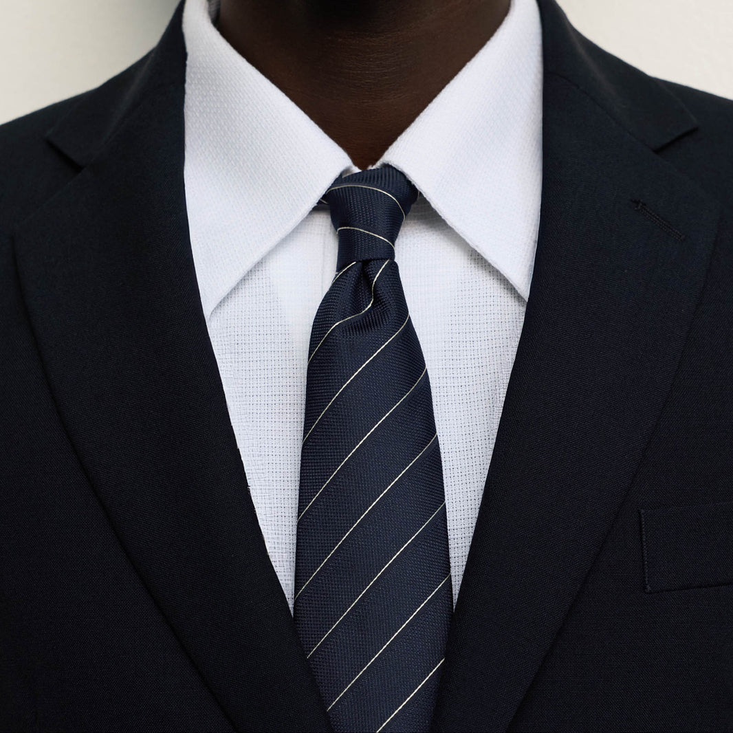 Cravate en soie bleu rayure marine