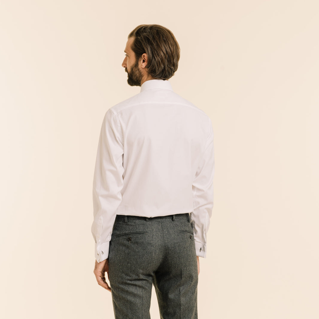 Chemise classique en oxford blanche à poignets mousquetaires