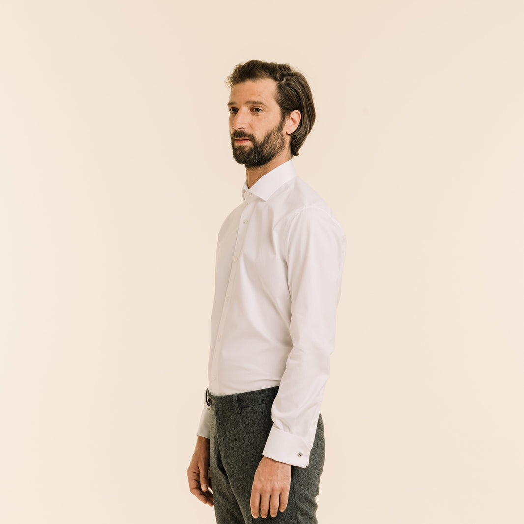 Chemise classique en oxford blanche à poignets mousquetaires