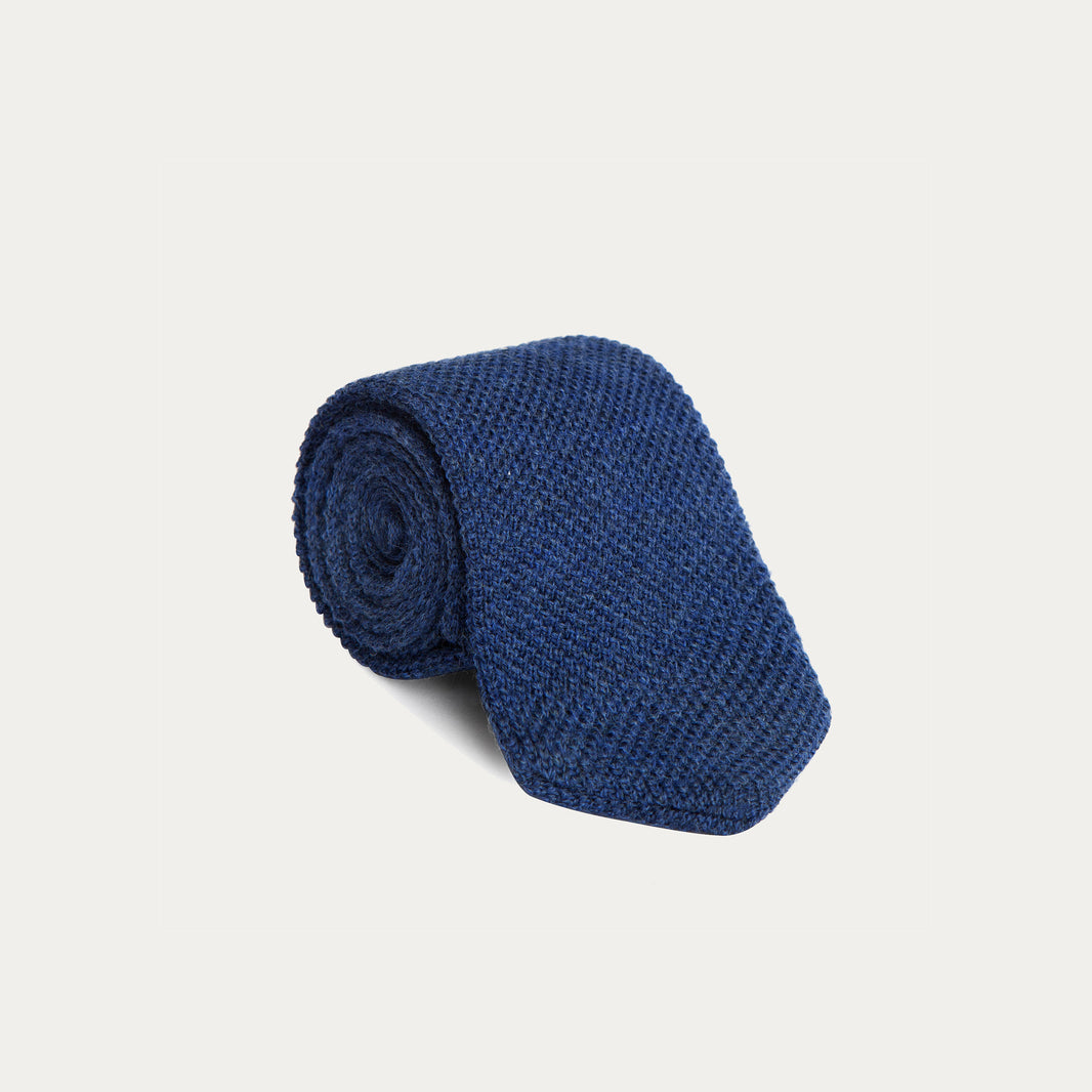 Cravate bleue en maille de laine