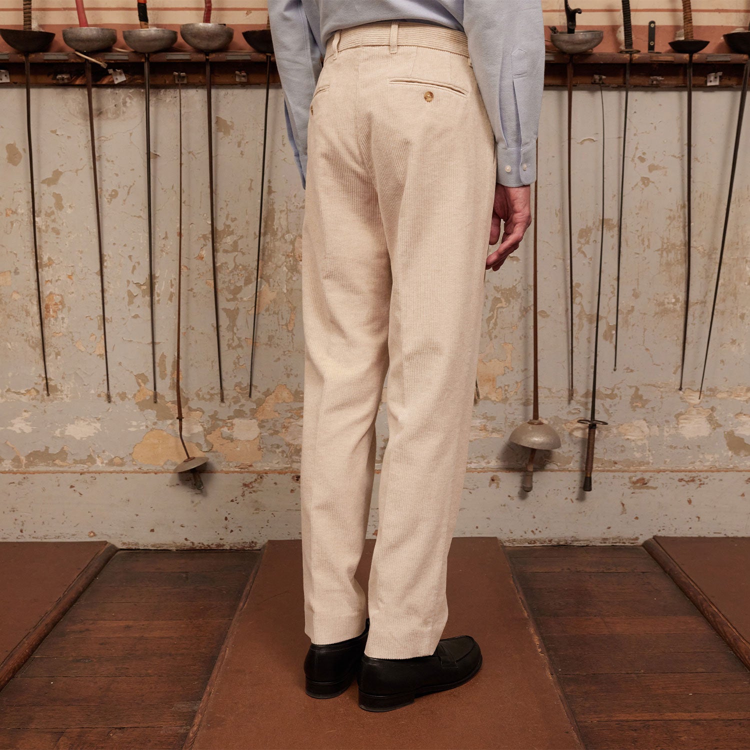 Pantalon à double plis en velours de coton et lin écru
