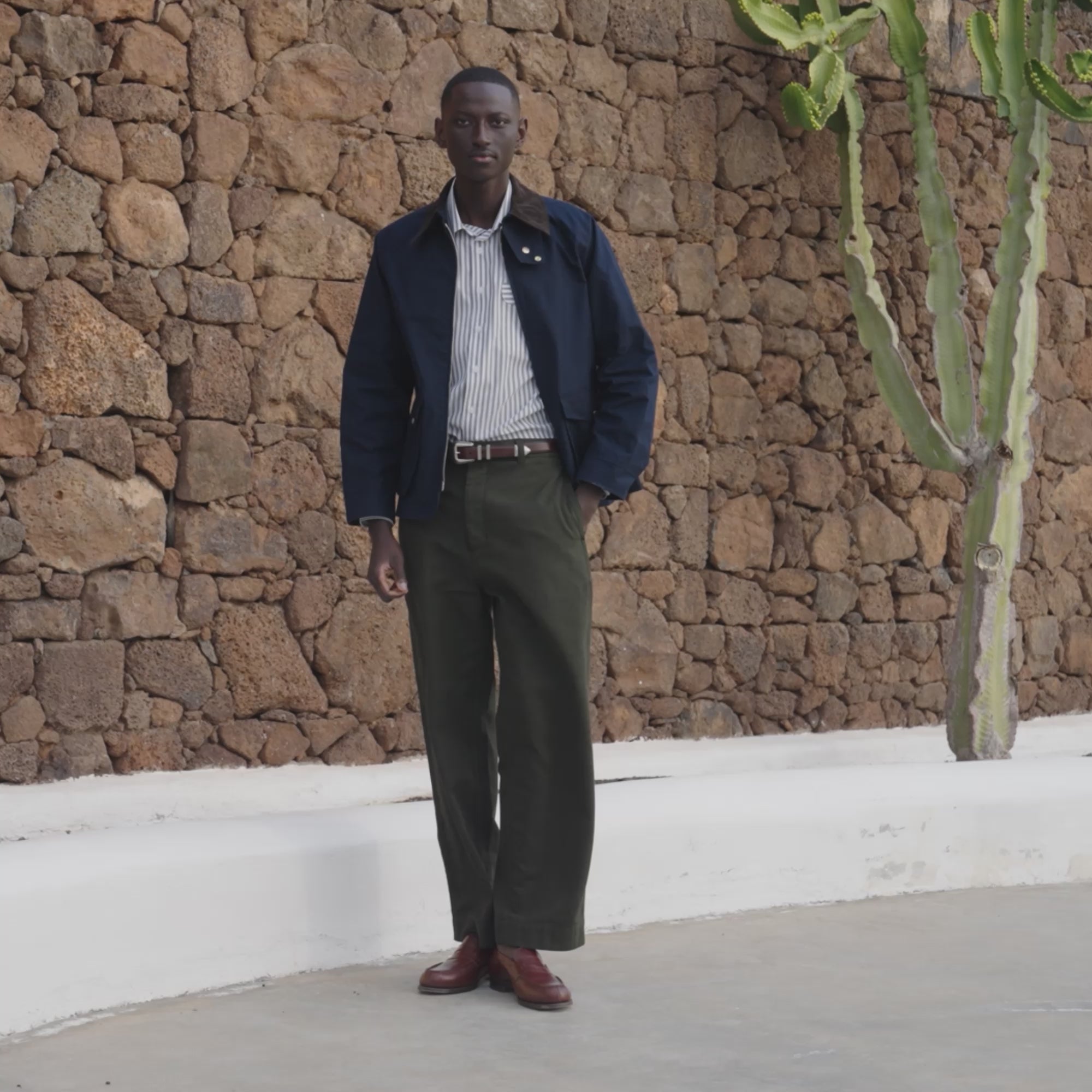 Pantalon large en coton kaki