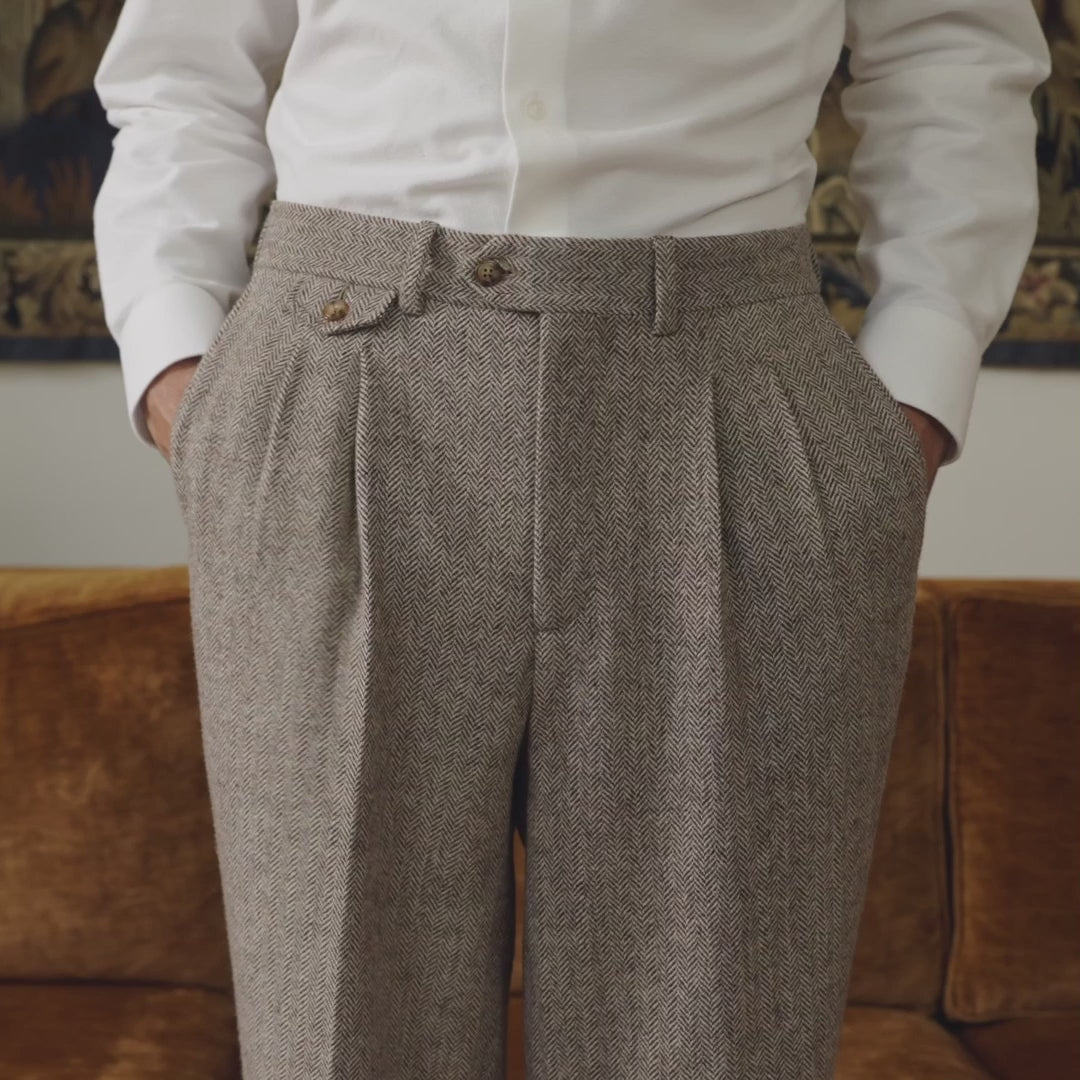 Pantalon à double plis en laine à chevrons marron