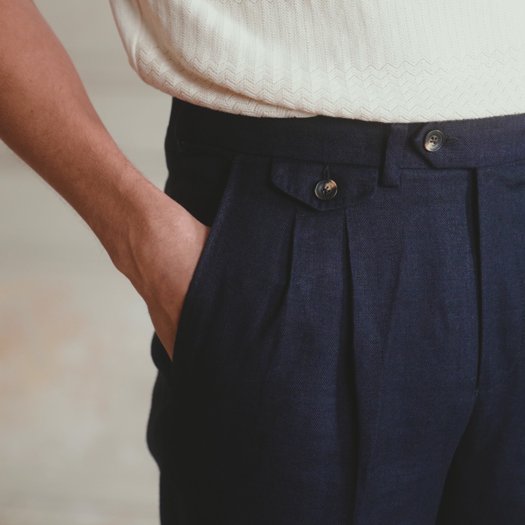 Navy linen double-pleated pants