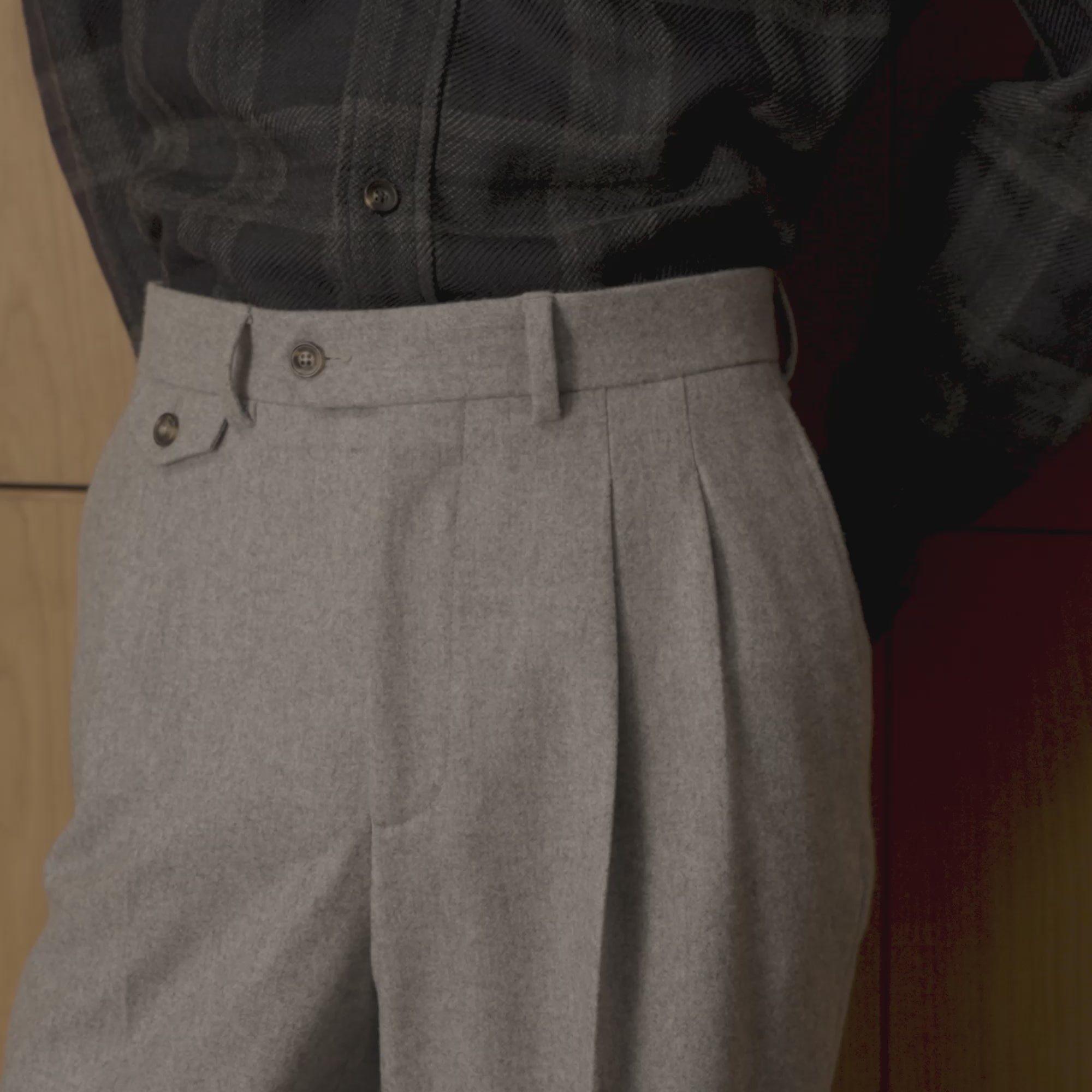 Pantalon gris flanelle de laine vierge à pinces