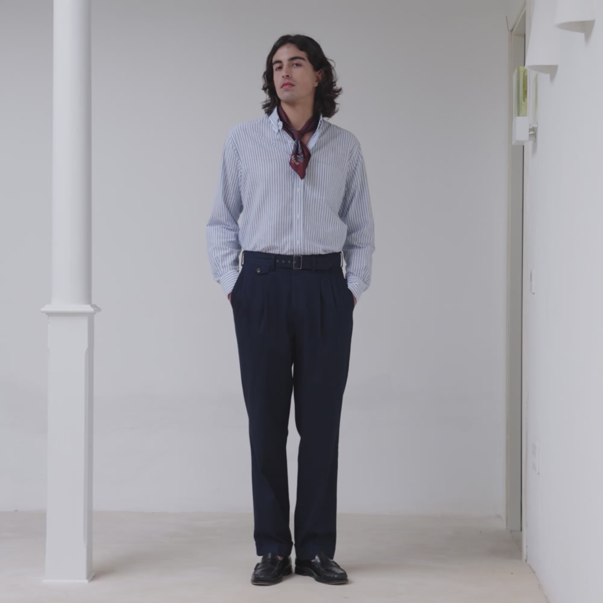 Pantalon à pinces en coton marine