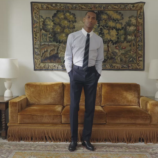 Cravate en laine et soie marine à rayures vertes